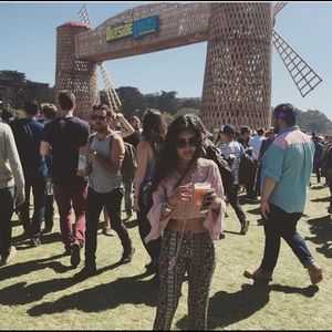 Blush pink bell sleeve crop top 🌸☯️✌🏾